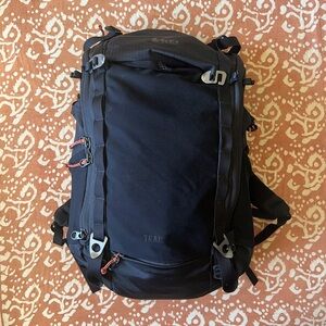 REI Trail 40L Women's Backpack Size Small in Black